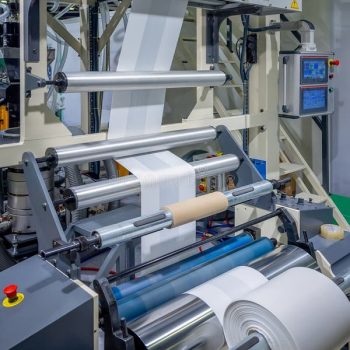 الأكياس البلاستيكية والمنسوجة